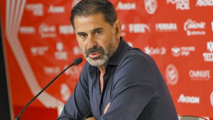 Sale Fernando Hierro en defensa de Paunovic