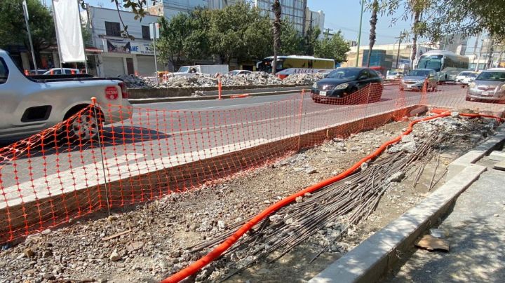 Continúan trabajos de ampliación de banquetas en la avenida Francisco I. Madero