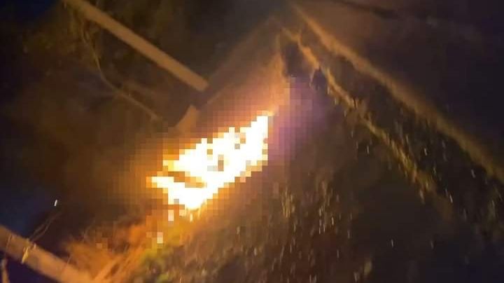 Abandonan cadáver incendiándose en el boulevard Miguel de la Madrid en Guadalupe