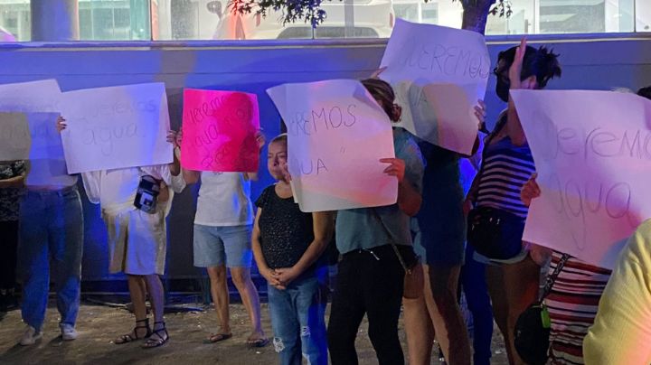 Protestan vecinos en avenida Gonzalitos; siguen sin agua