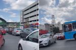 Falta de tránsitos provoca caos vial en el Arco de la Independencia, Monterrey