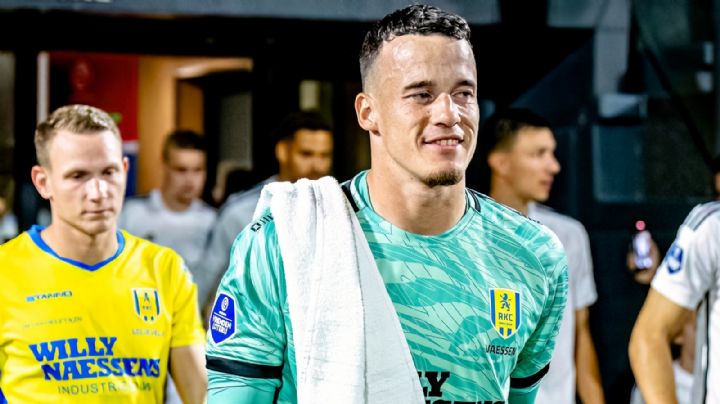 Portero del Waalwijk fue trasladado inconsciente tras desplomarse en la cancha