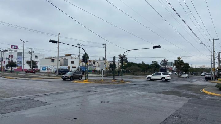 Vecinos de Escobedo enfrentan frías temperaturas sin energía eléctrica