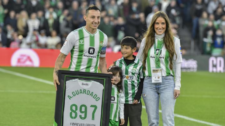 Real Betis y Barcelona dan despedida a Andrés Guardado