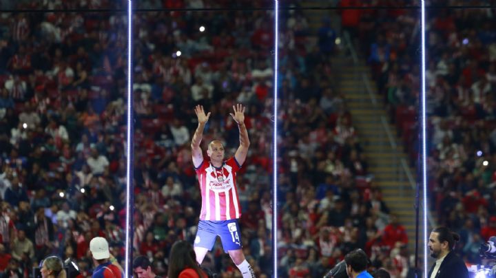 Liga MX: Presentan a ‘Chicharito’ ante estadio lleno