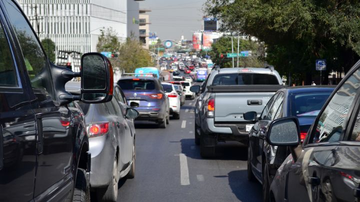 Activistas cuestionan que Estado vaya contra autos contaminantes y deje sin castigo a empresas