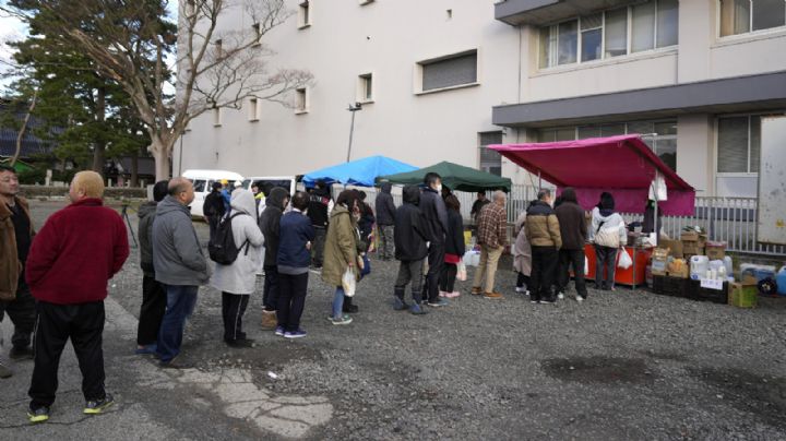 Tras terremoto, japoneses claman por agua y comida