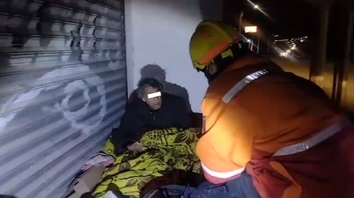 Protección Civil de Escobedo rescata del frío a adulto mayor en condición de calle