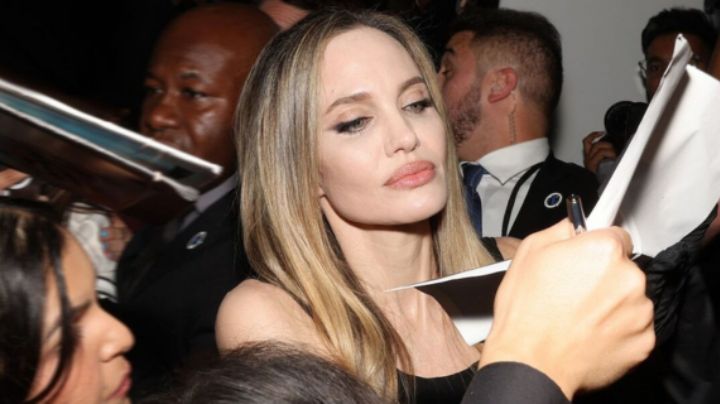 Le recuerdan a Angelina Jolie a su ex con póster