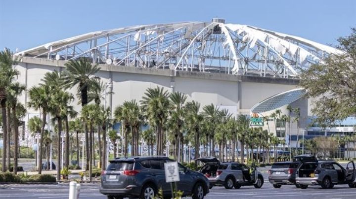 Huracán Milton destroza el techo del estadio de los Tampa Bay Rays