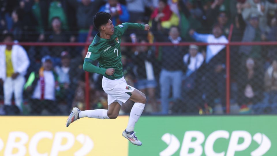 Bolivia sorprende al mundo: Con un hombre menos derrota a Colombia