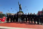 Mineros rinden homenaje a Napoleón Gómez Sada en Parque Fundidora