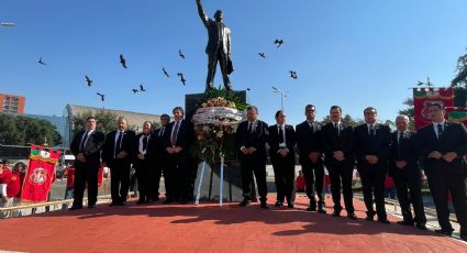 Mineros rinden homenaje a Napoleón Gómez Sada en Parque Fundidora