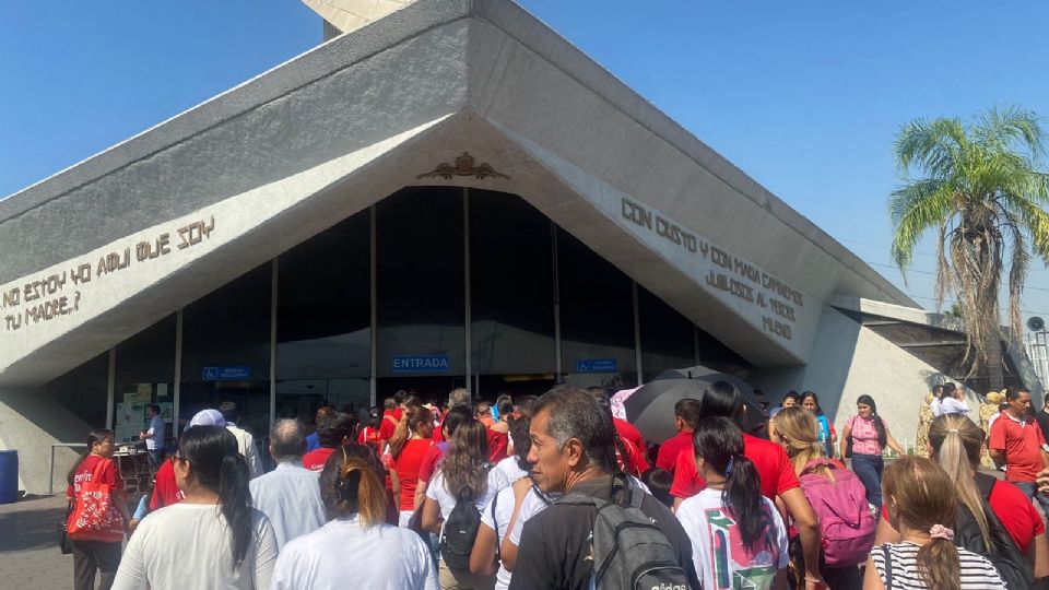 Comienzan las peregrinaciones a la Virgen María.