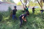 Jóvenes de San Nicolás limpian escuelas para prevenir el dengue