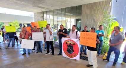 Protestan taxistas en el Congreso de NL contra rezago de iniciativas de movilidad