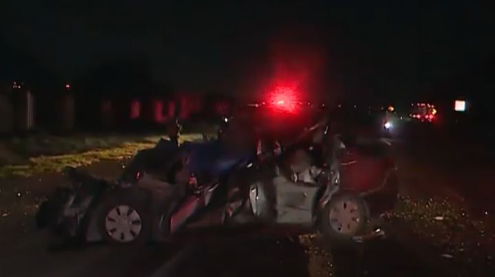 Mueren 3 hombres tras impactar su auto contra tráiler en Santa Catarina