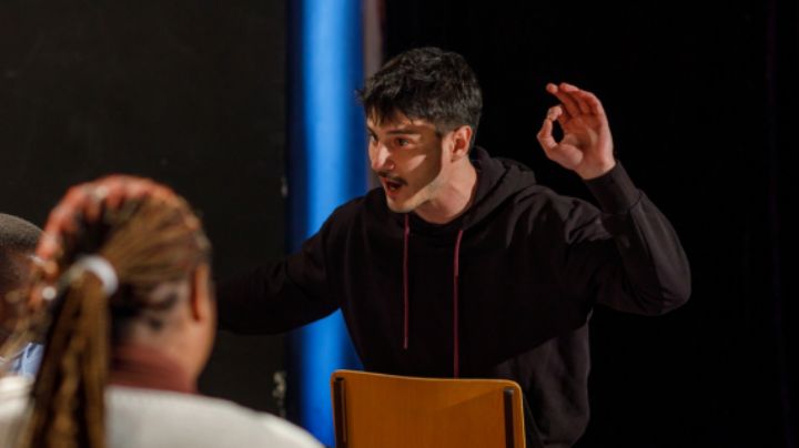5 improvisadores que han marcado la historia del teatro y la comedia en México según la IA 