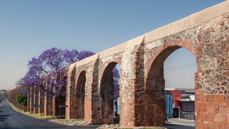 El acueducto de Querétaro, una monumental edificación compuesta de 74 arcos.