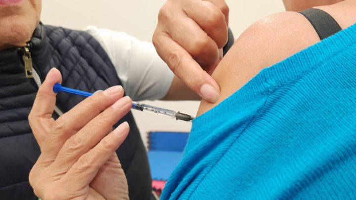 Inicia campaña invernal de vacunación contra influenza y covid-19