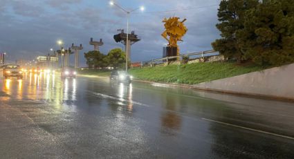 Lluvia intensa azota el centro de Monterrey