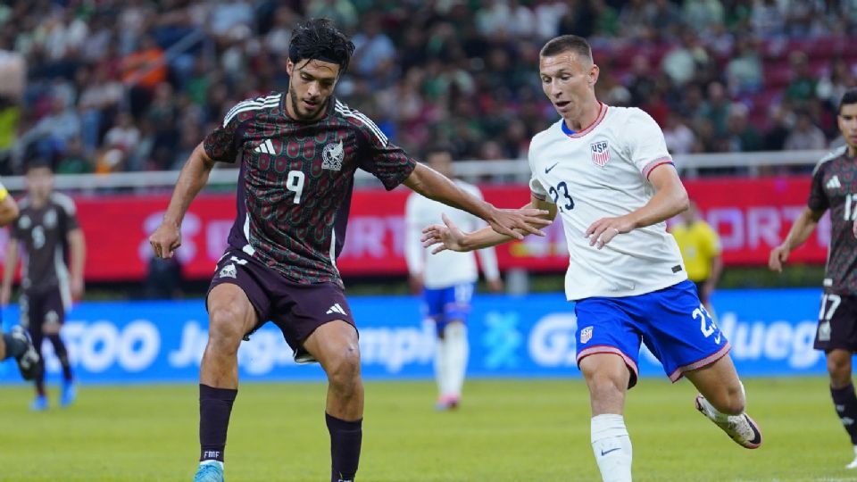 El delantero del Fulham fue la figura en el triunfo del Tricolor.