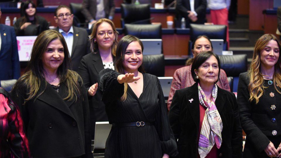 Tabita Ortiz en la toma de protesta