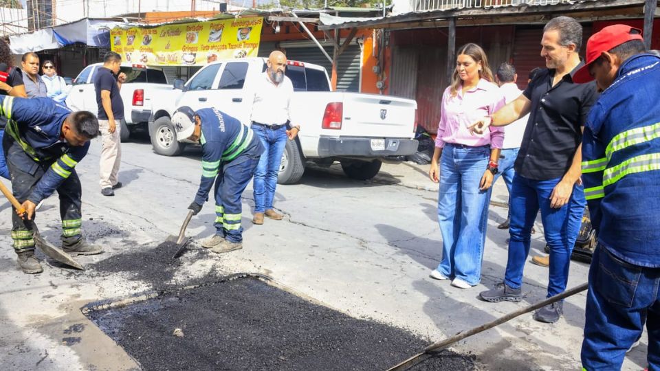 Adrián de la Garza supervisa trabajos de bacheo en calles aledañas a la Basílica de Guadalupe