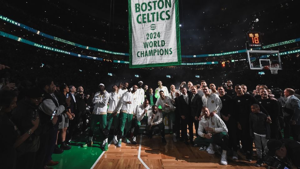 Jugadores, leyendas y aficionados celebran una nueva era dorada de los Celtics.