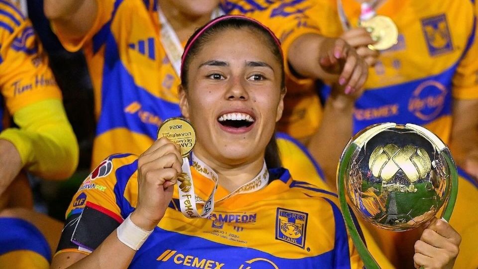 Jaqueline Ovalle nominada entre las 30 mejores del mundo por la IFFHS