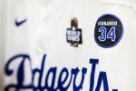Los Dodgers anuncian que portarán un parche en memoria de Fernando Valenzuela