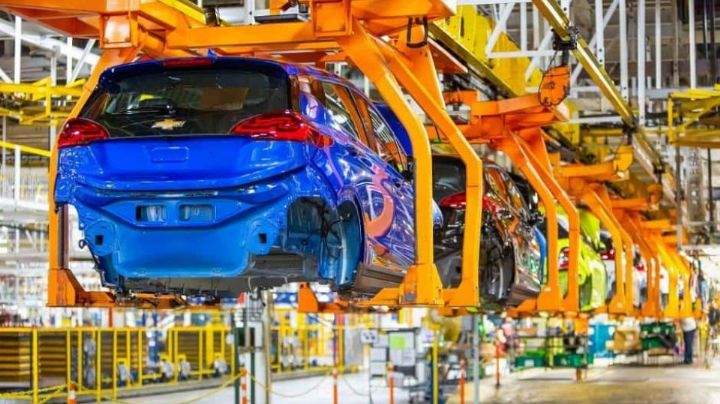 Prevén récord en exportación y producción de automóviles
