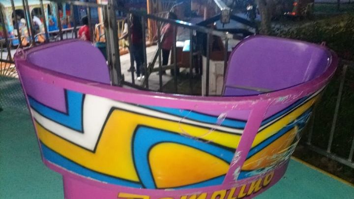 Muere joven tras salir volando del juego mecánico tazas locas en CDMX