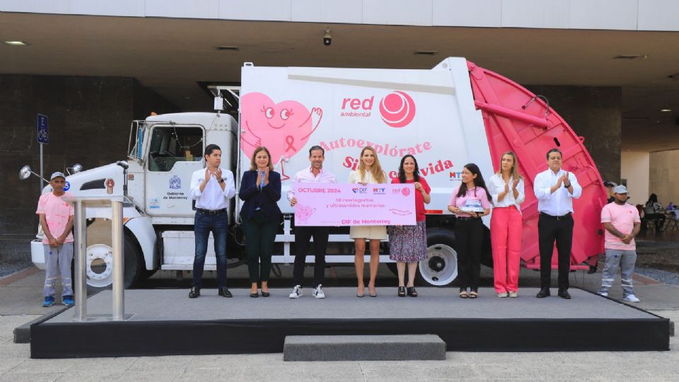 El arranque de Campaña Rosa se celebró en los bajos del Palacio Municipal de Monterrey.