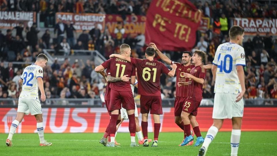 Este tanto de penal, representó la primera victoria de la Roma en la Europa League.