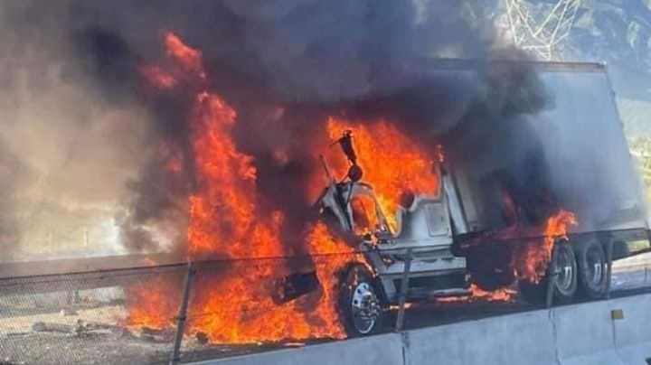 Incendio de tráiler provoca cierre en la autopista Monterrey-Saltillo