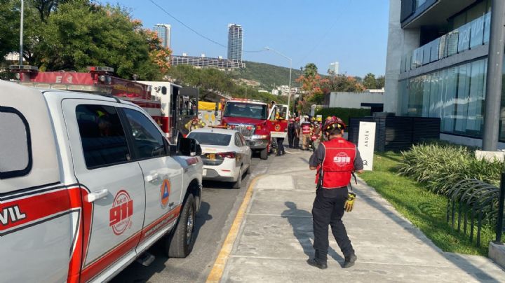 Desalojan a 12 personas en Plaza QIN por incendio en San Pedro