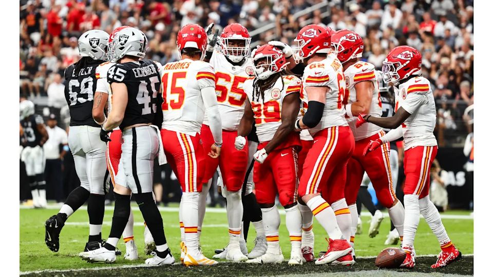 Chiefs se imponen a los Raiders en un emocionante encuentro