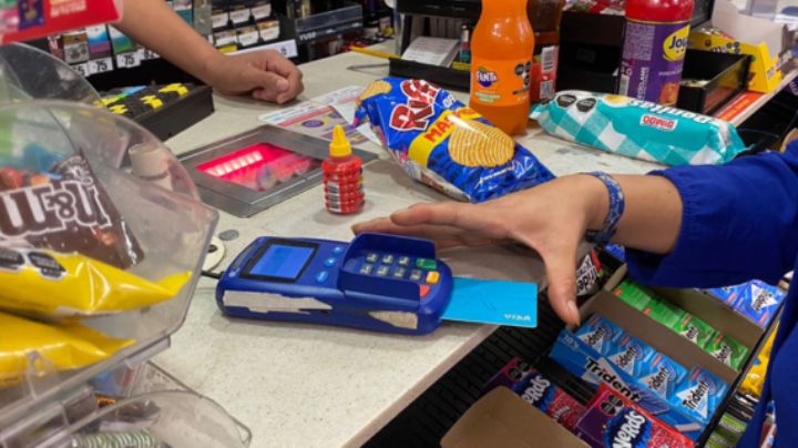 '¡No hay sistema!' Pago con tarjeta se cae en tiendas de conveniencia y farmacias de NL