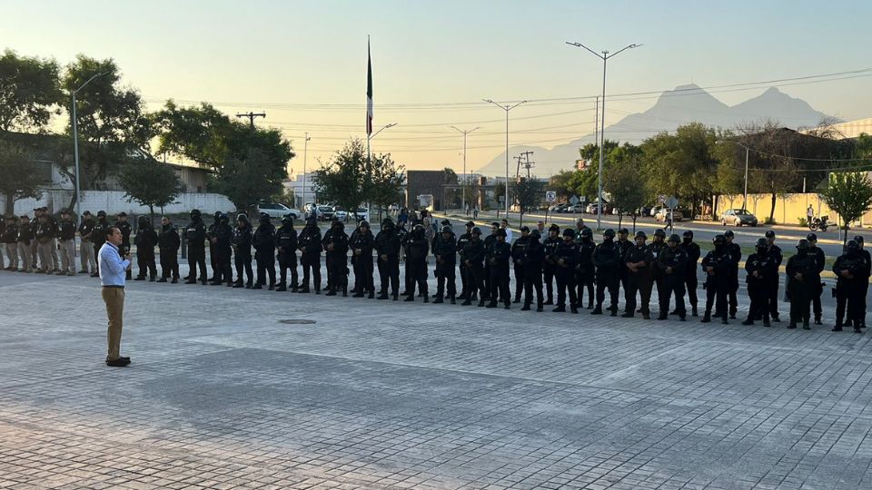 Daniel Carrillo frente a policías nicolaítas