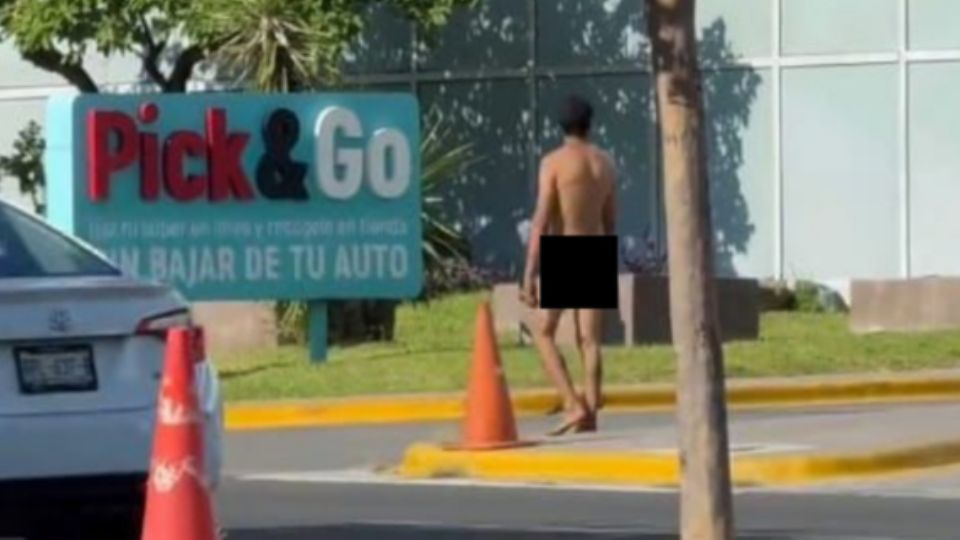 Hombre desnudo caminando sobre avenida Humberto Lobo, en San Pedro.