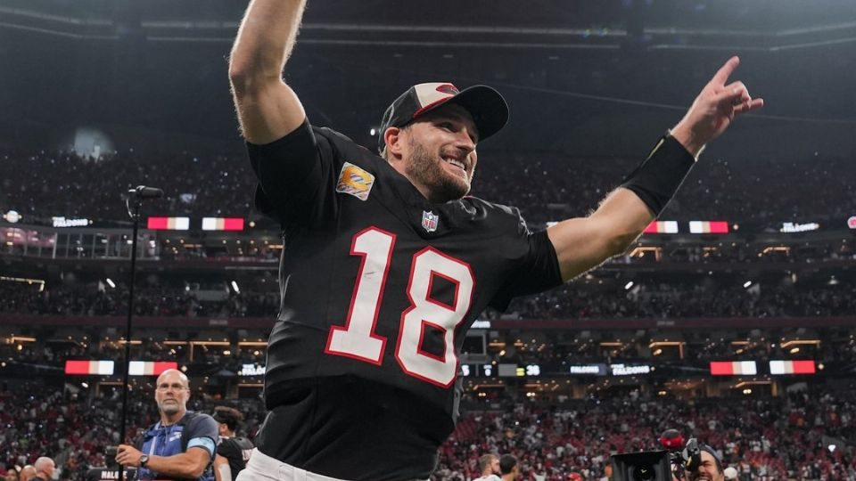 Kirk Cousins lanza para 509 yardas y cuatro touchdowns en la victoria de los Falcons sobre los Buccaneers.