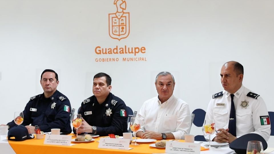 El alcalde de Guadalupe en reunión con empresarios.