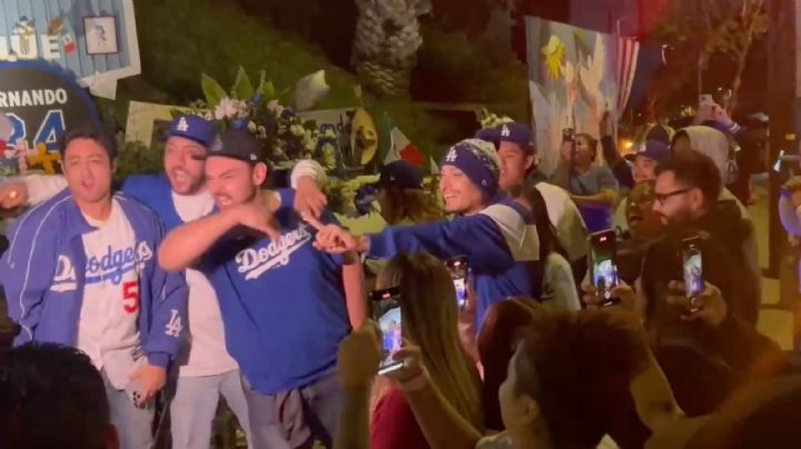 Aficionados Dodgers en California celebran campeonato y rinden homenaje a Valenzuela