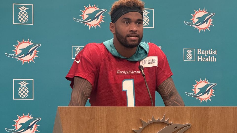 El quarterback de los Dolphins se niega a usar casco protector