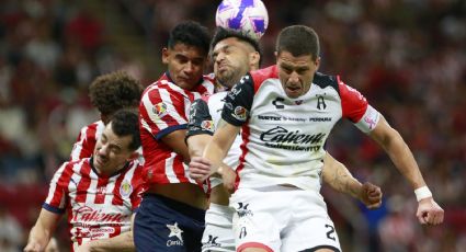 Gago se aferra al banquillo de Chivas tras dolorosa derrota ante Atlas