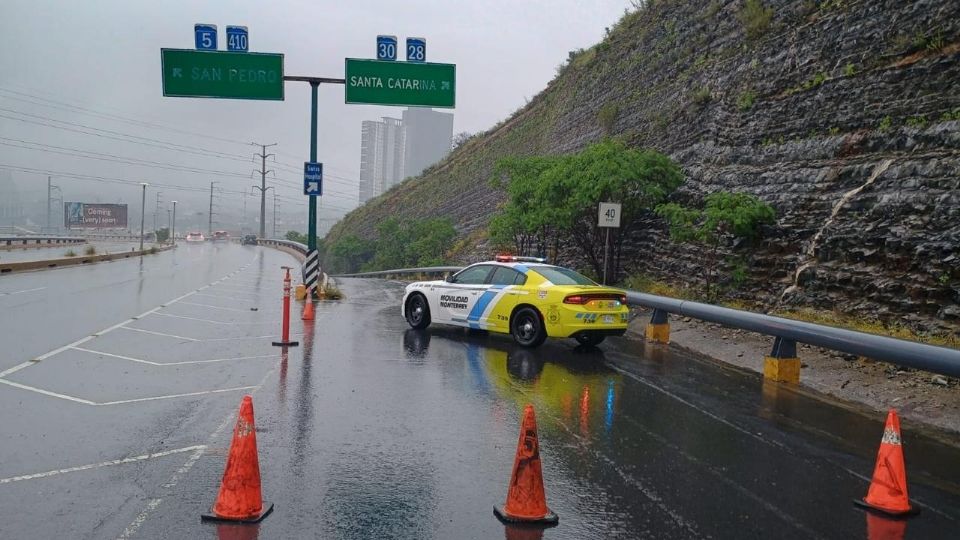 Cierres viales en Monterrey.