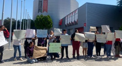 Alumnos y padres protestan contra UVM y fusión de Campus