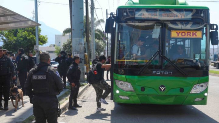 Policías de San Nicolás realizan operativo de seguridad en camiones urbanos