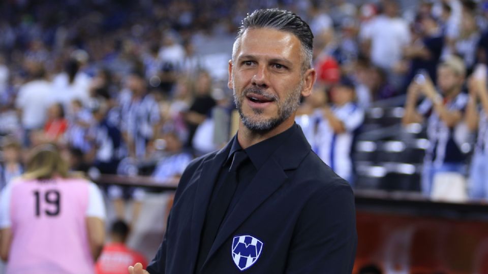 El Clásico Regio llega en un momento crítico para el entrenador argentino y su equipo.